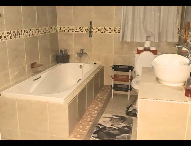 4 BEDROOM FREESTANDING FOR SALE IN MOOINOOI